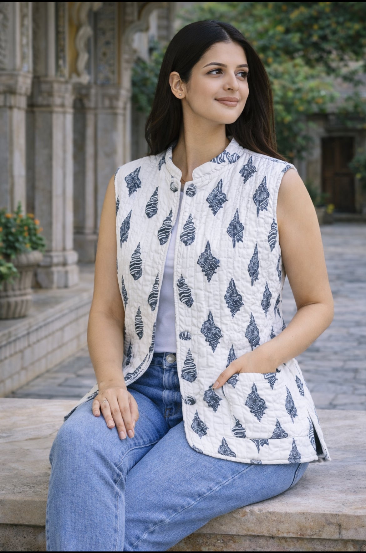 Cotton Women's Quilted Grey-White Conch Sleevless Jacket