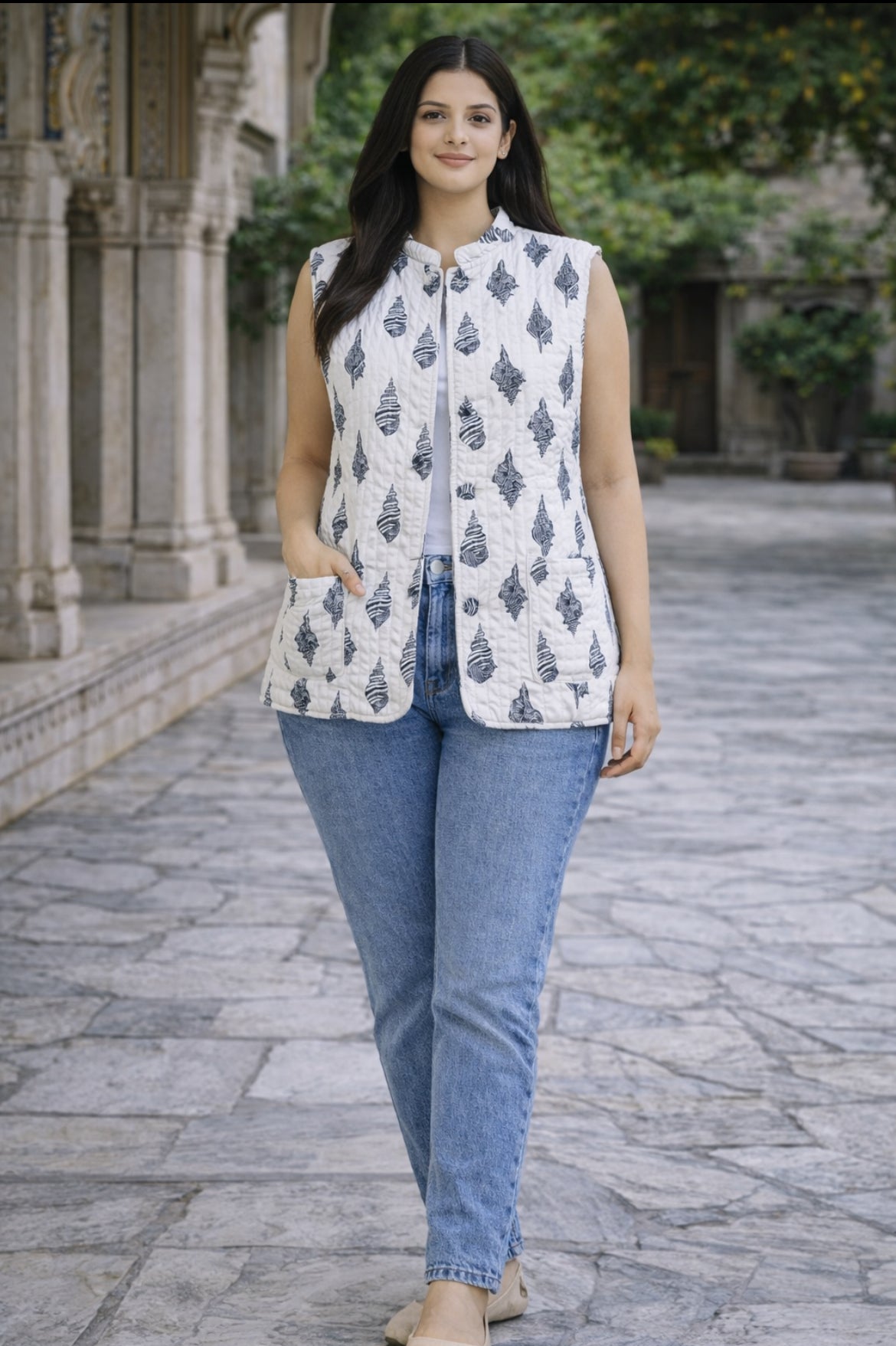 Cotton Women's Quilted Grey-White Conch Sleevless Jacket