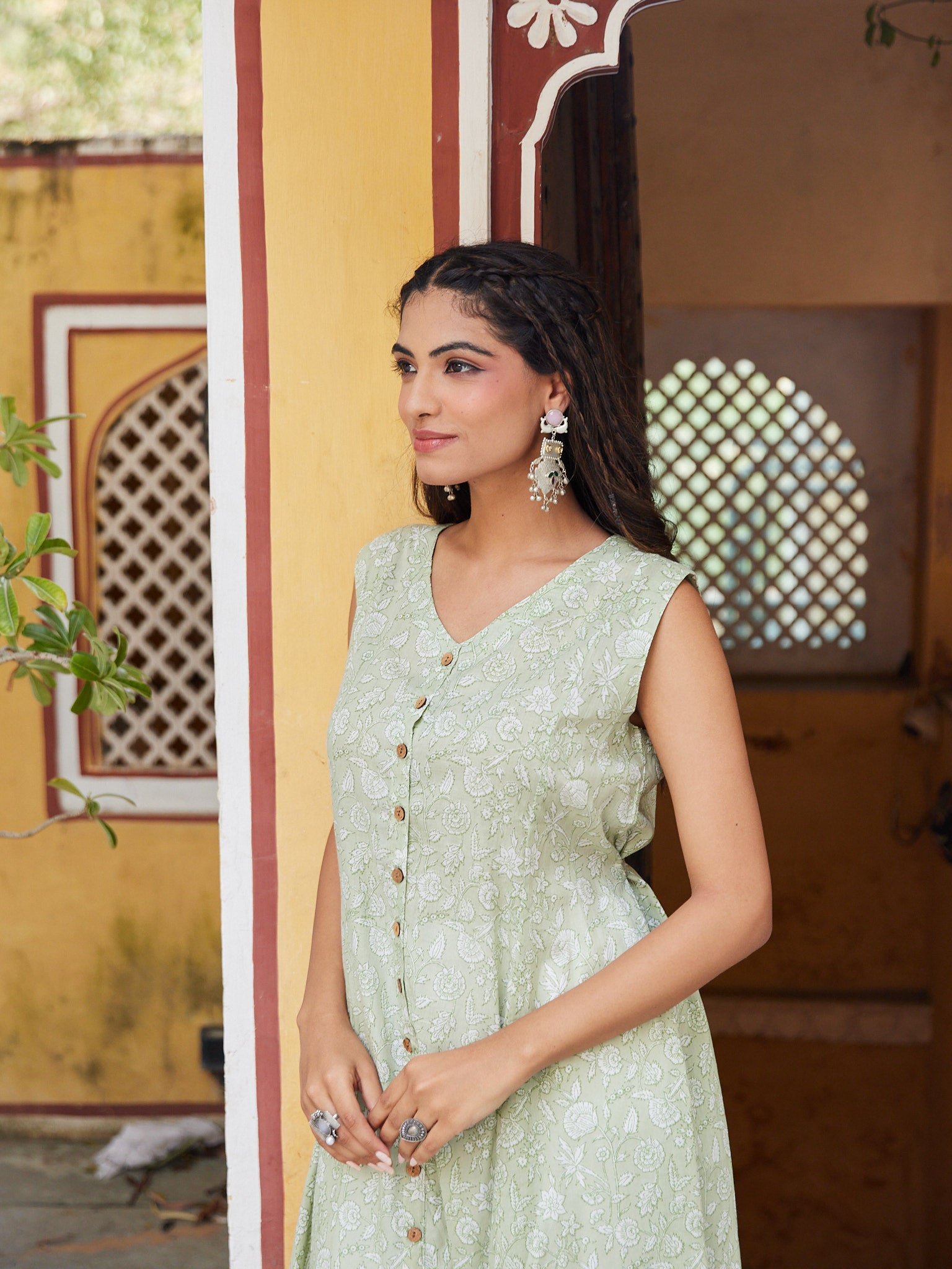 Cotton Mulmul Sleevless Straight Kurti-Green Floral Motif