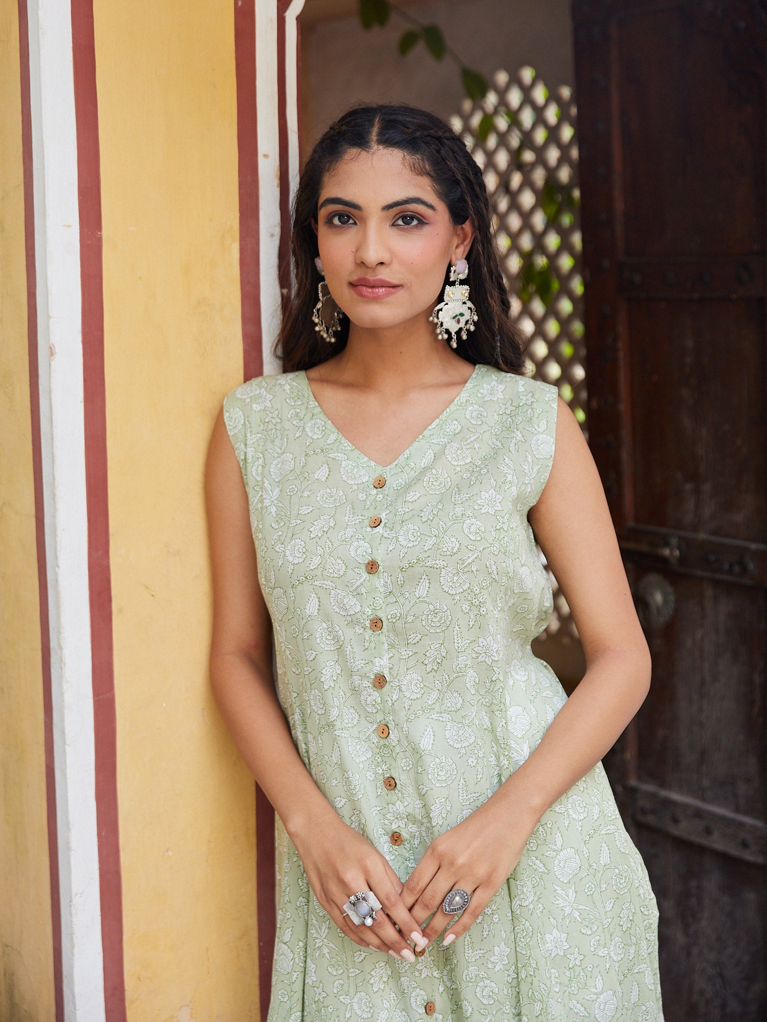 Cotton Mulmul Sleevless Straight Kurti-Green Floral Motif