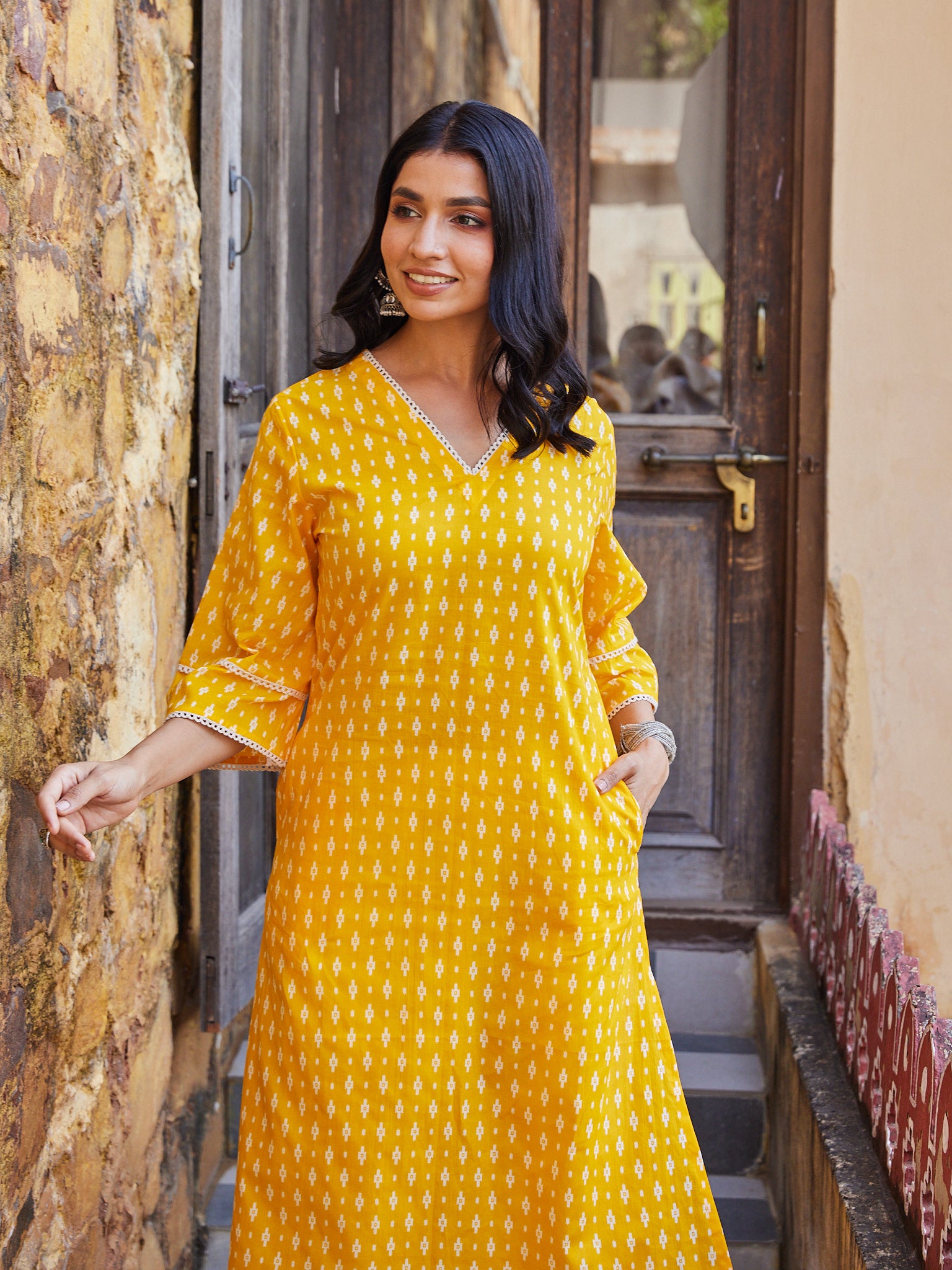 Cotton Women's Yellow-White Geometric Long Kurti