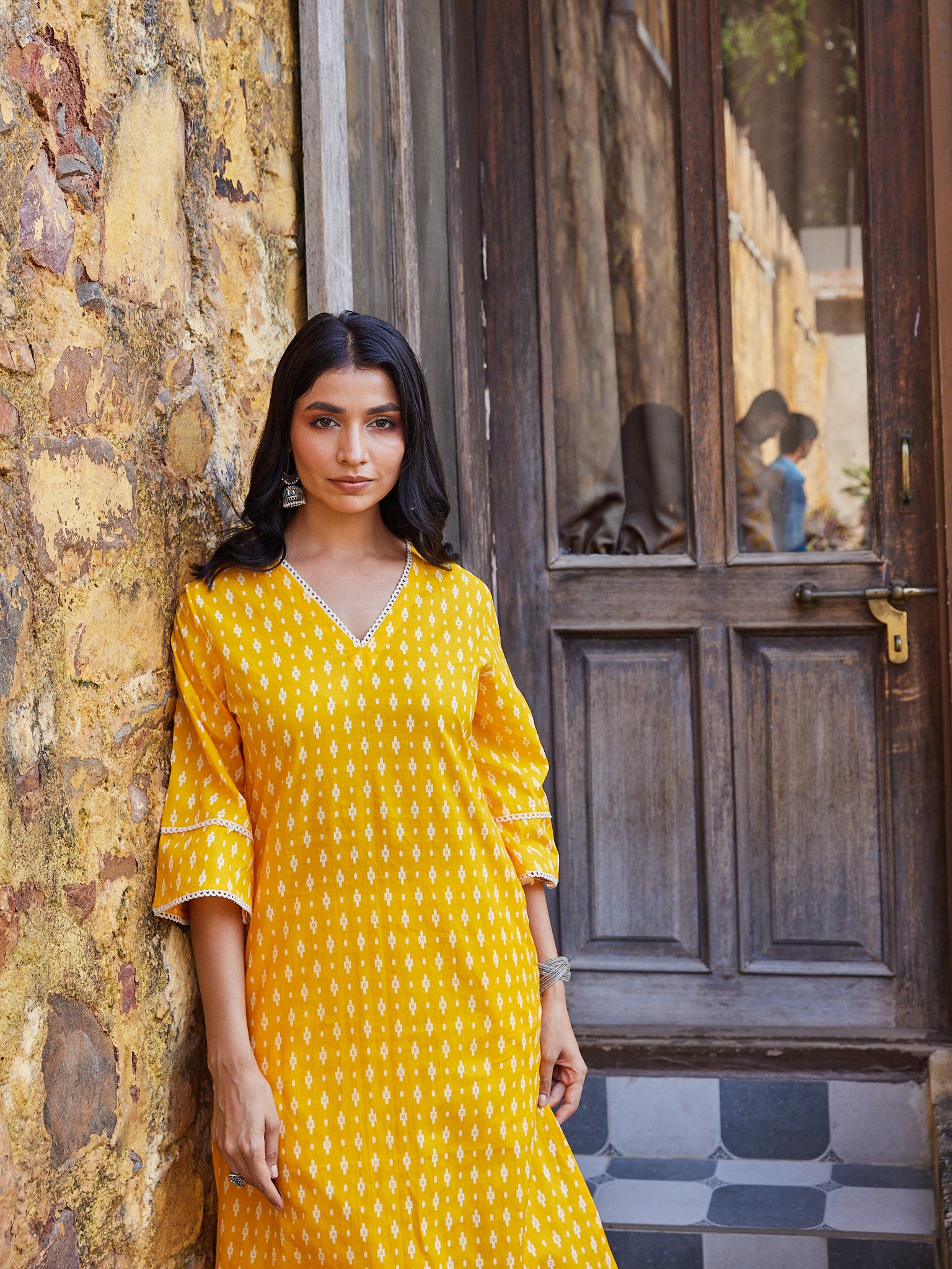 Cotton Women's Yellow-White Geometric Long Kurti
