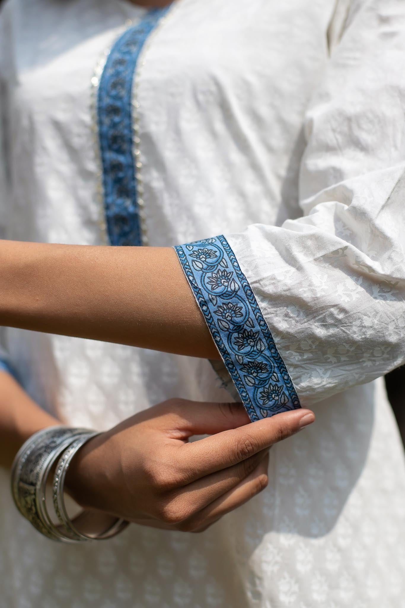 White Khari Print Buti Kurta by Tthappa Chapai 4