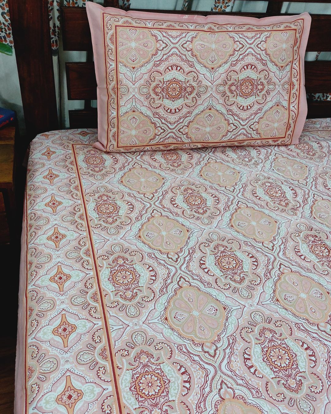 Cotton Pink-Brown Geometric Queen Size Bedsheet