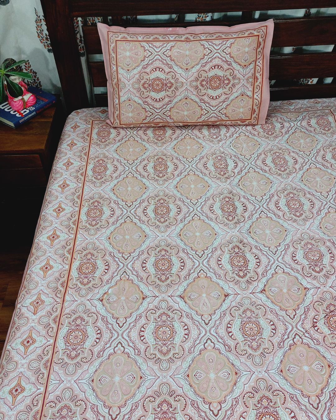 Cotton Pink-Brown Geometric Queen Size Bedsheet