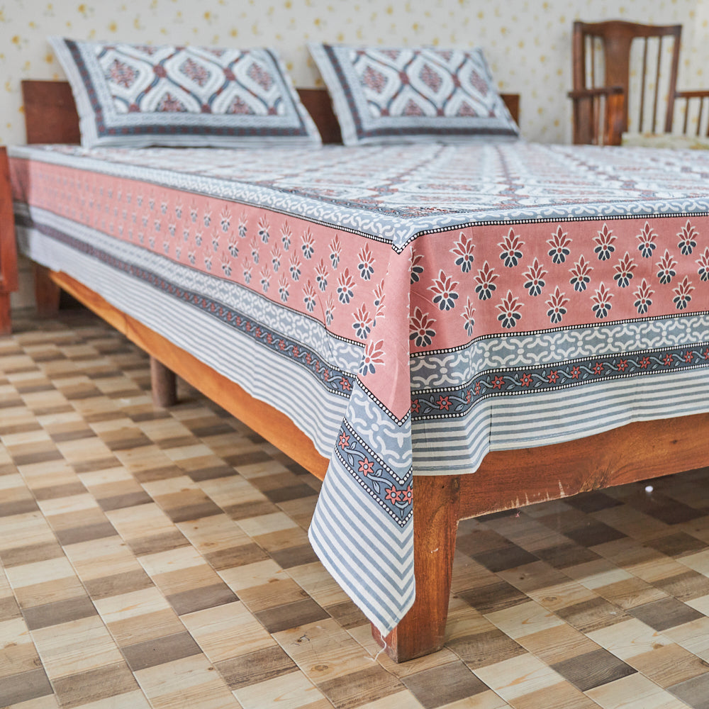 Cotton Long Bel White Lava Maroon Queen Size Bedsheet