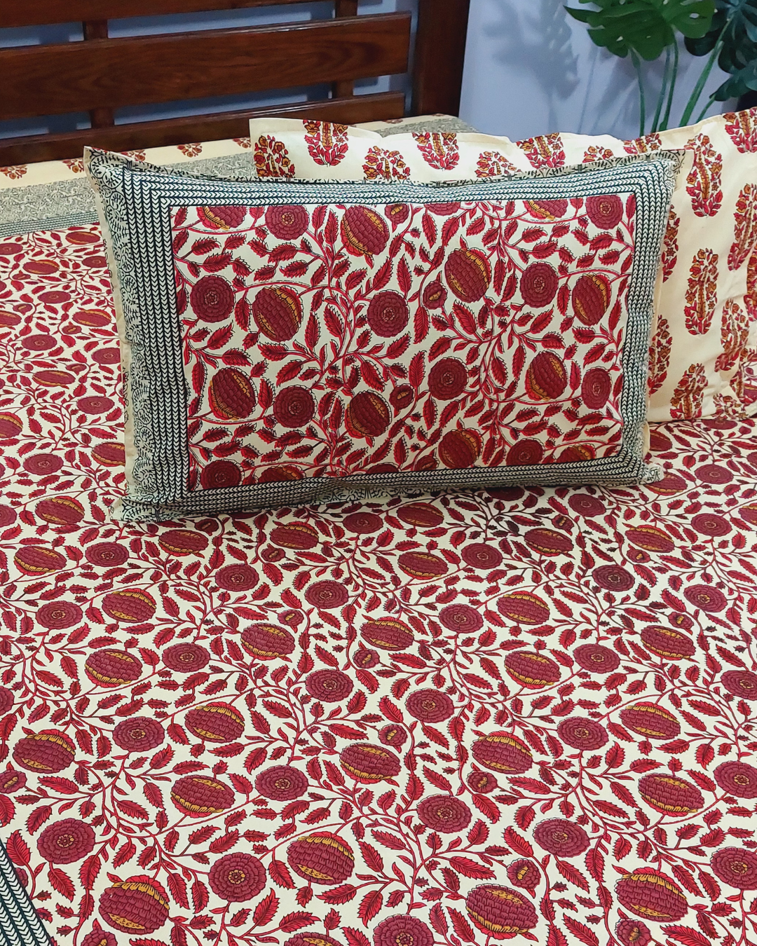 Floral Red Bal Print King Size Bedsheet