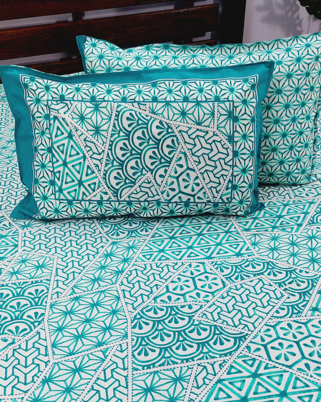 Cotton Green Zometric Print King Size Bedsheet