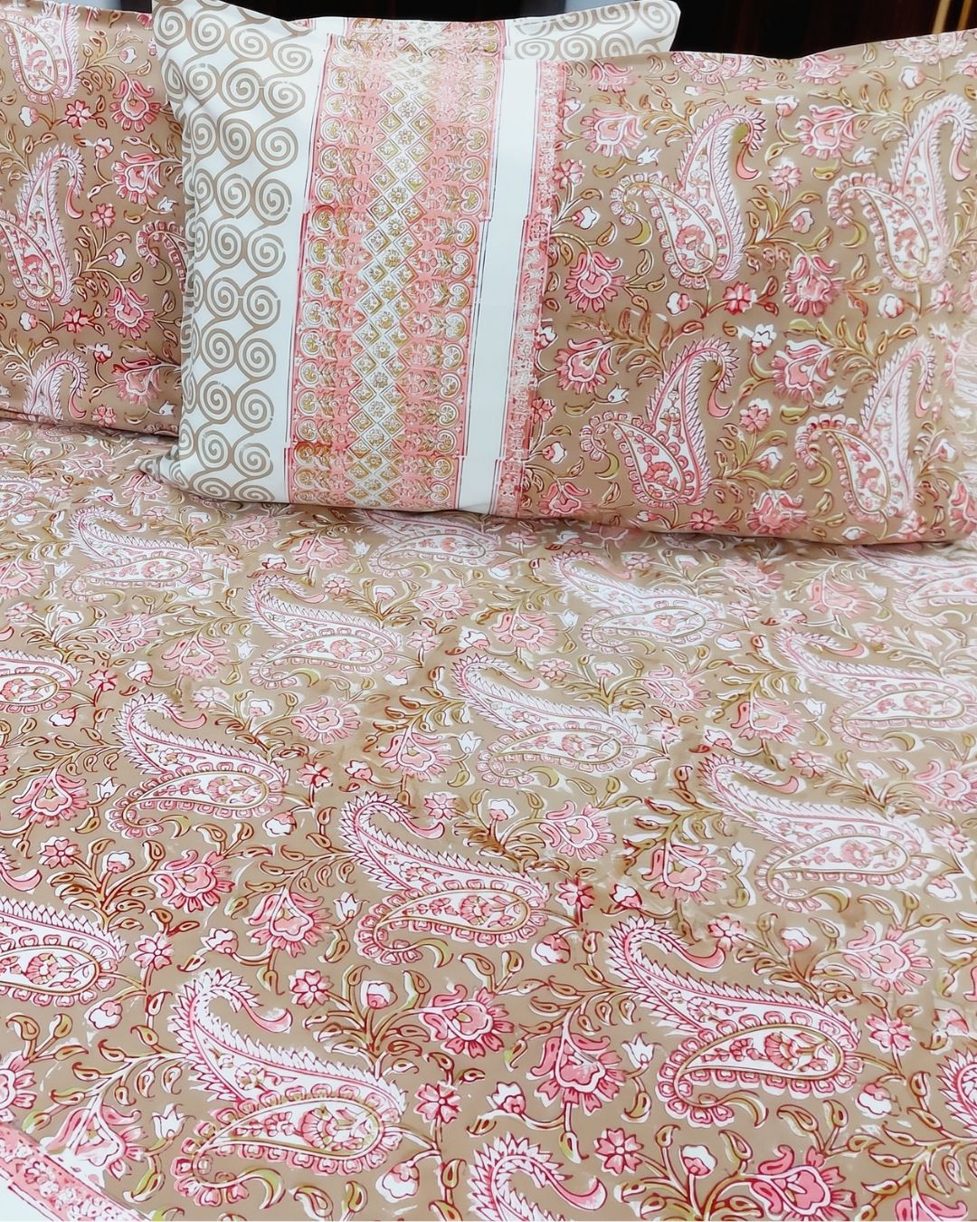 Cotton Queen Size Bedsheet – Beige Paisley Floral Block Print