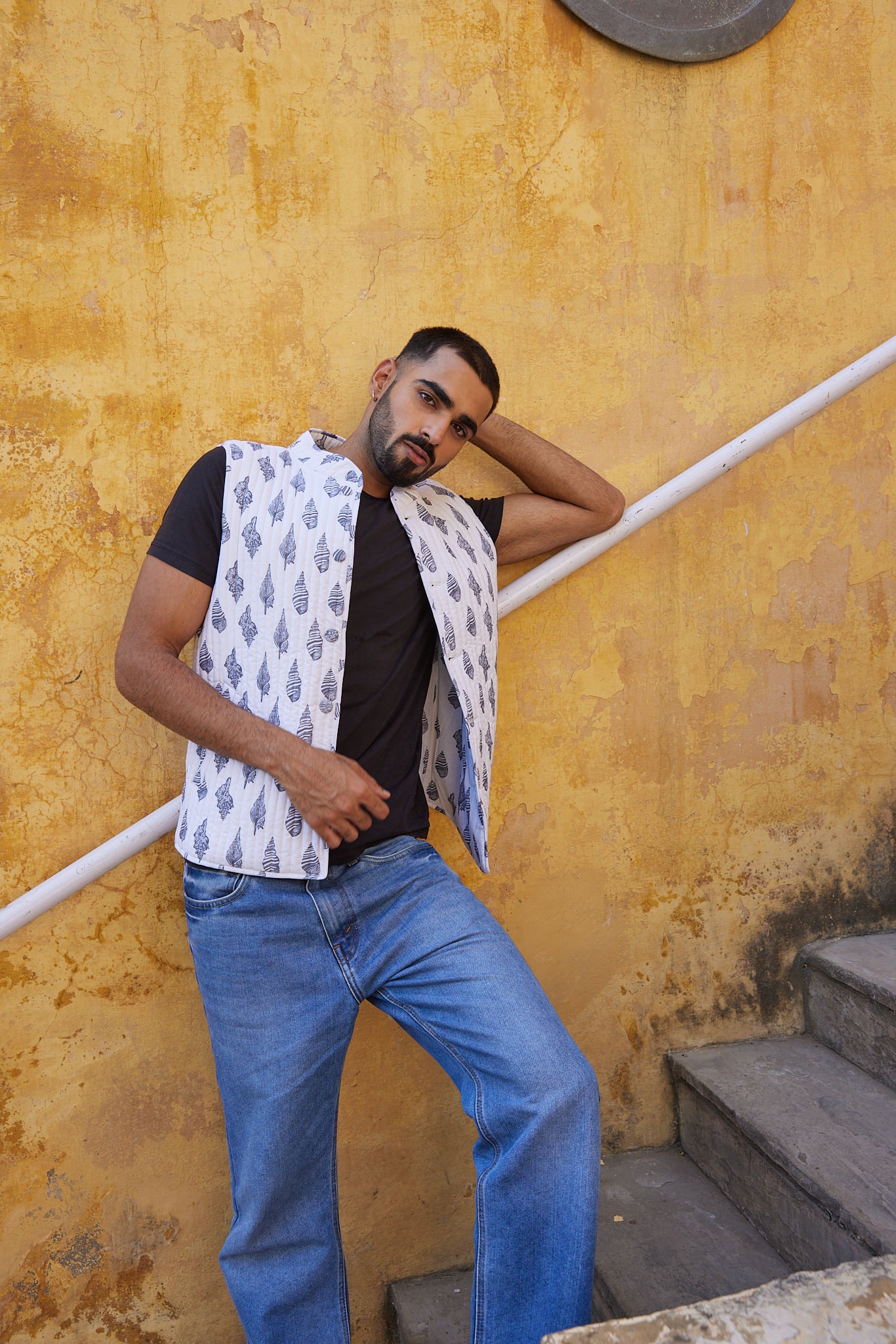 Cotton Men's Quilted Grey-White Conch Sleevless Jacket