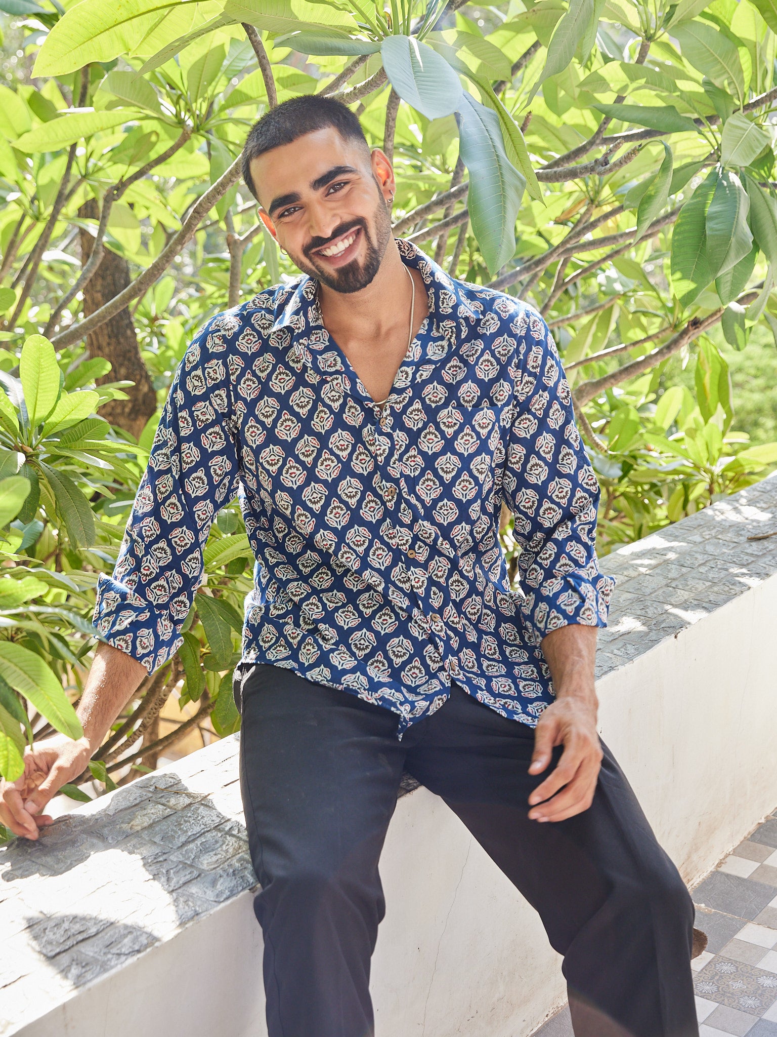 Cotton Men's Blue-White Floral Full Sleeves Shirt