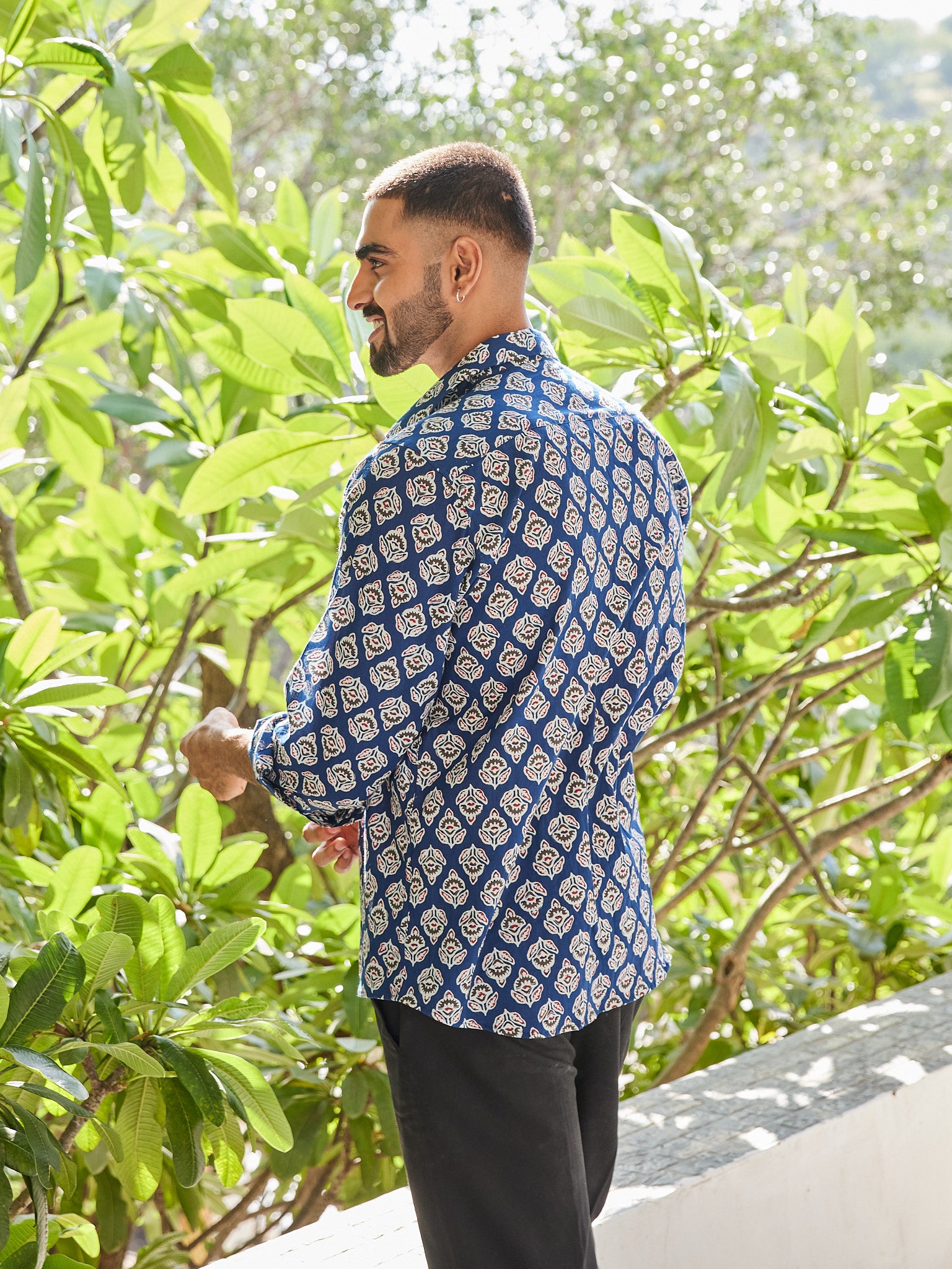Cotton Men's Blue-White Floral Full Sleeves Shirt