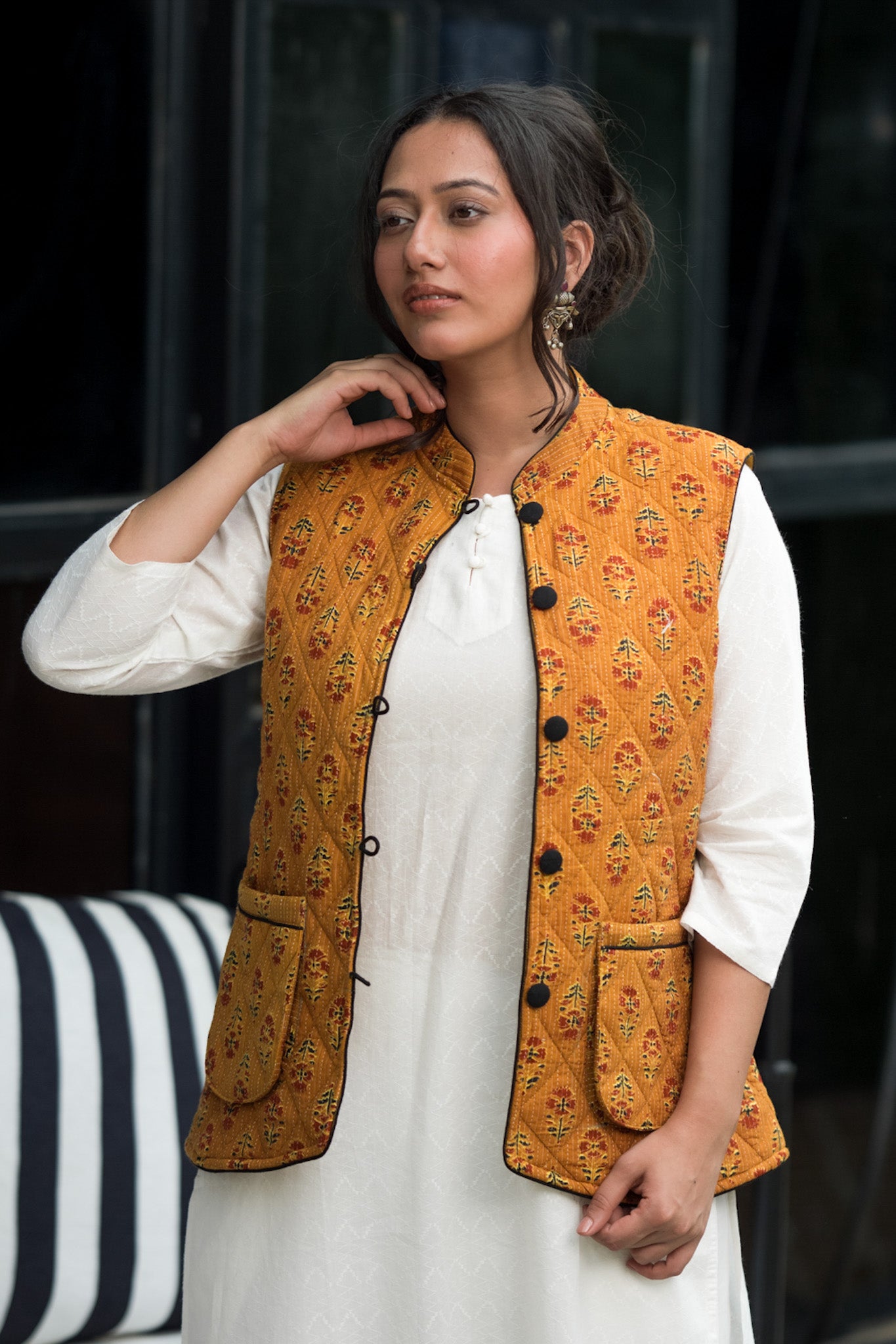 Women Half-sleeves Buti-print Quilted Short Jacket