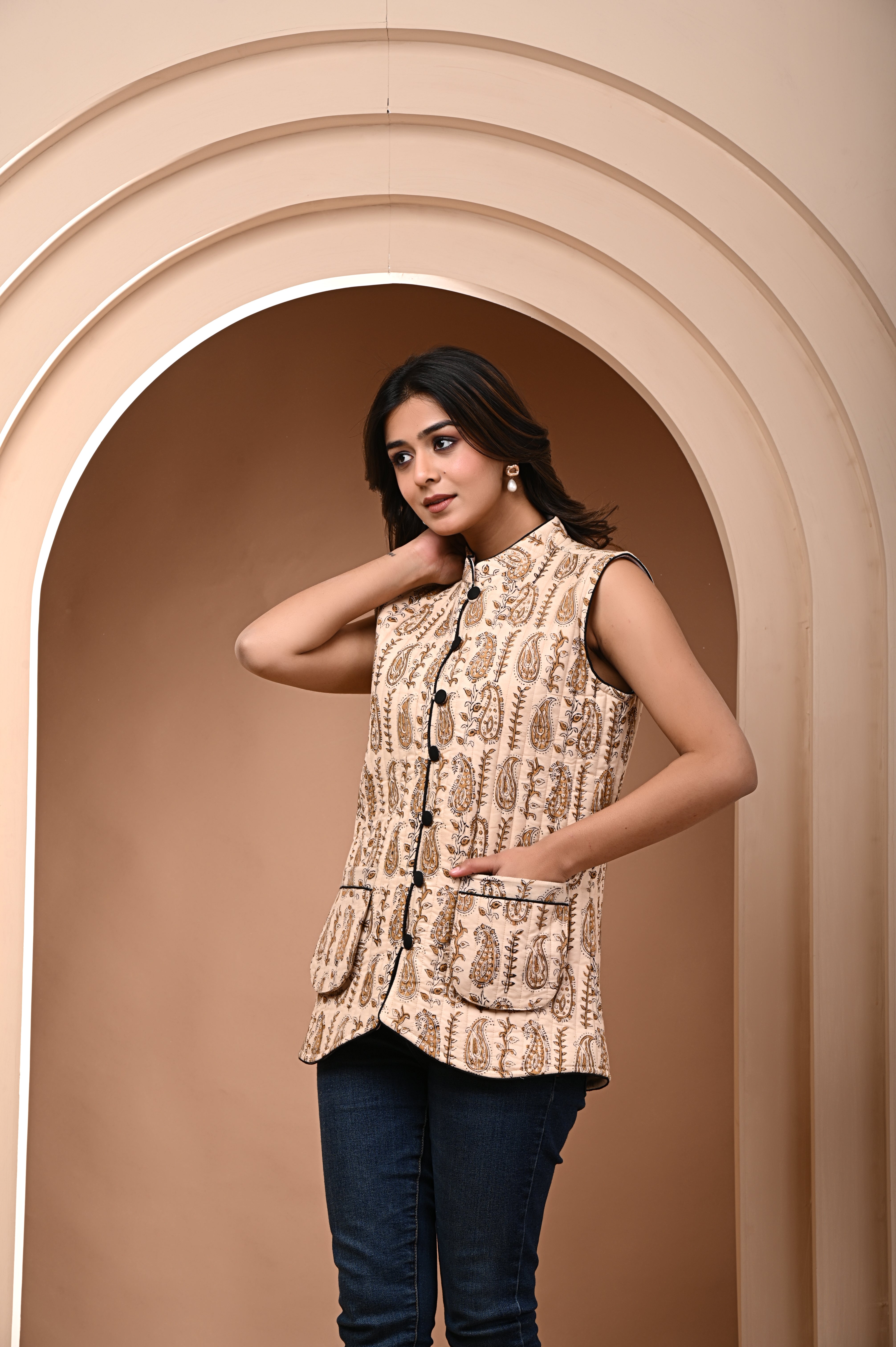 Cotton cream bagru print floral quilted womens sleevless jacket