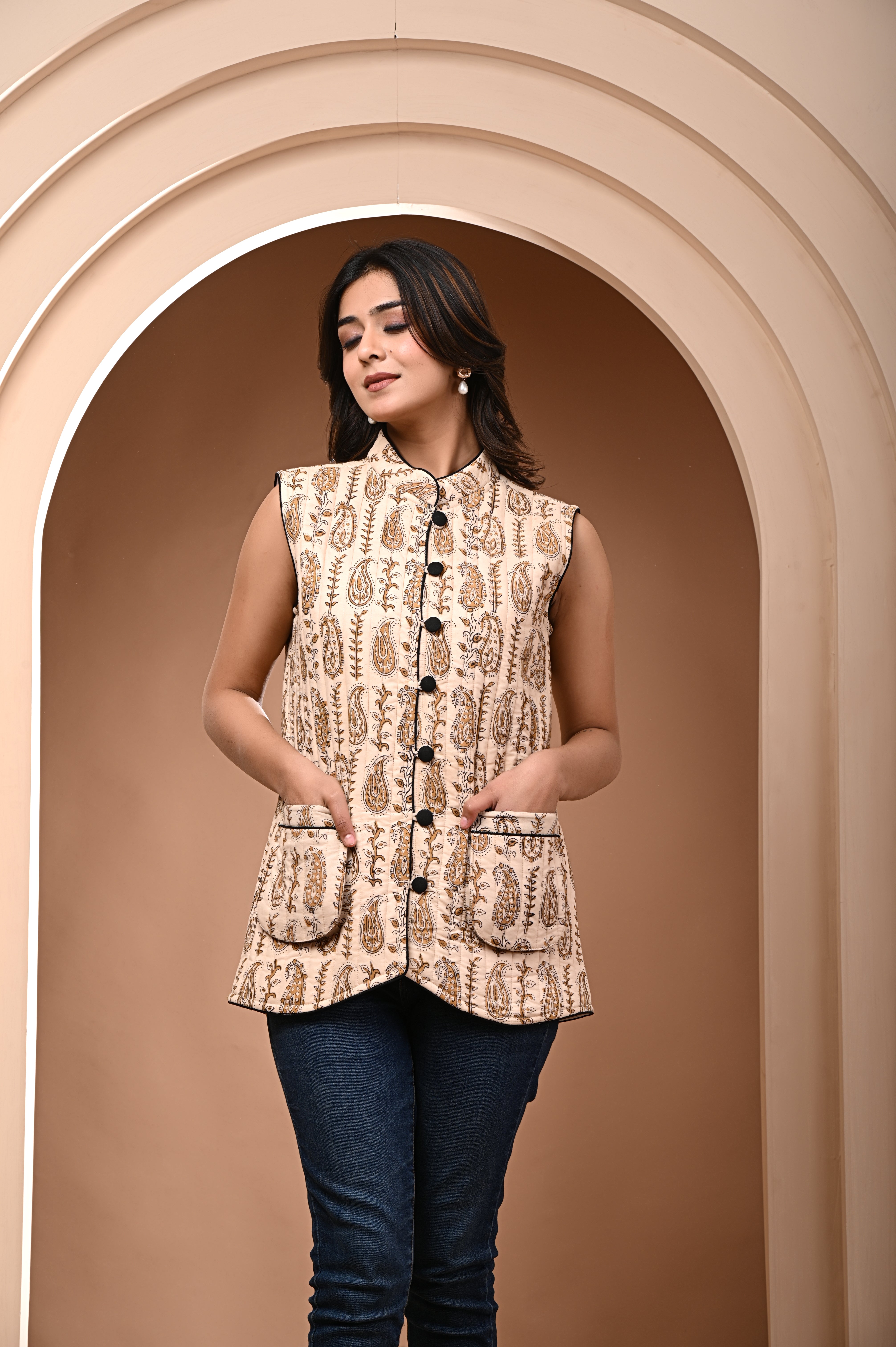 Cotton cream bagru print floral quilted womens sleevless jacket
