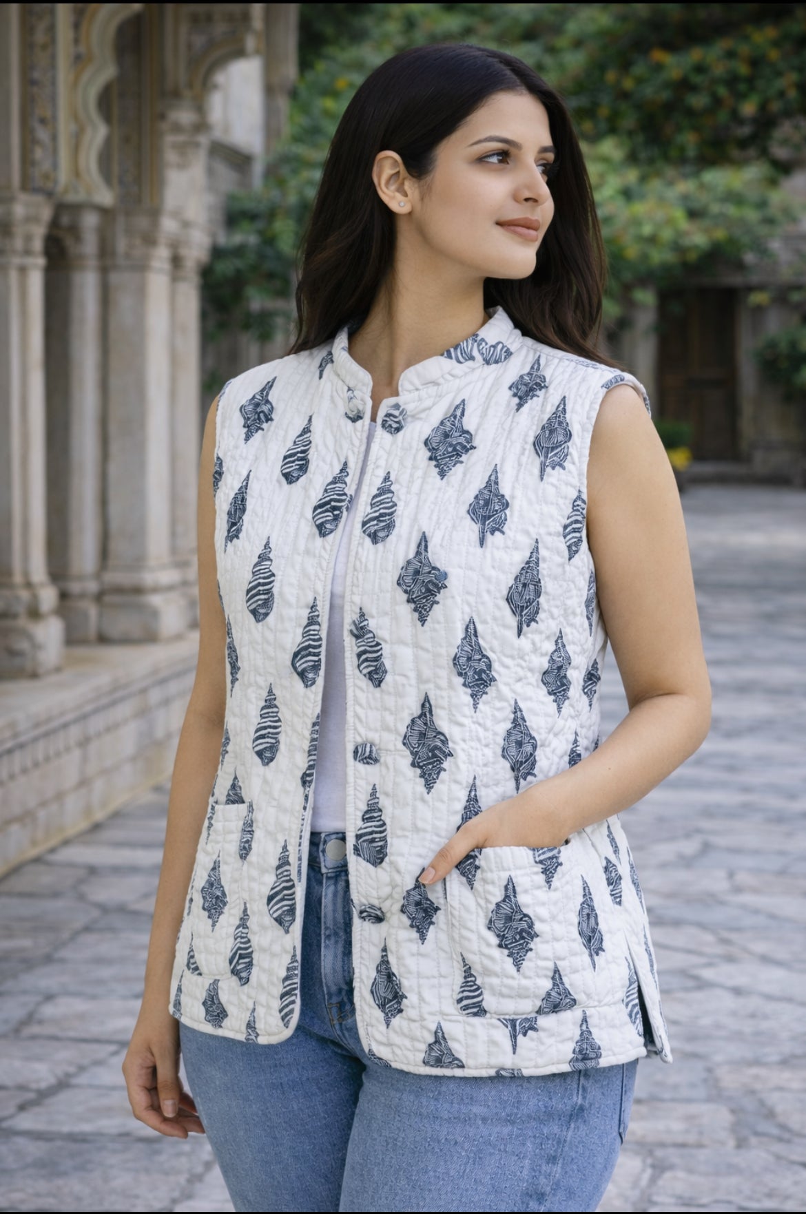 Cotton Women's Quilted Grey-White Conch Sleevless Jacket
