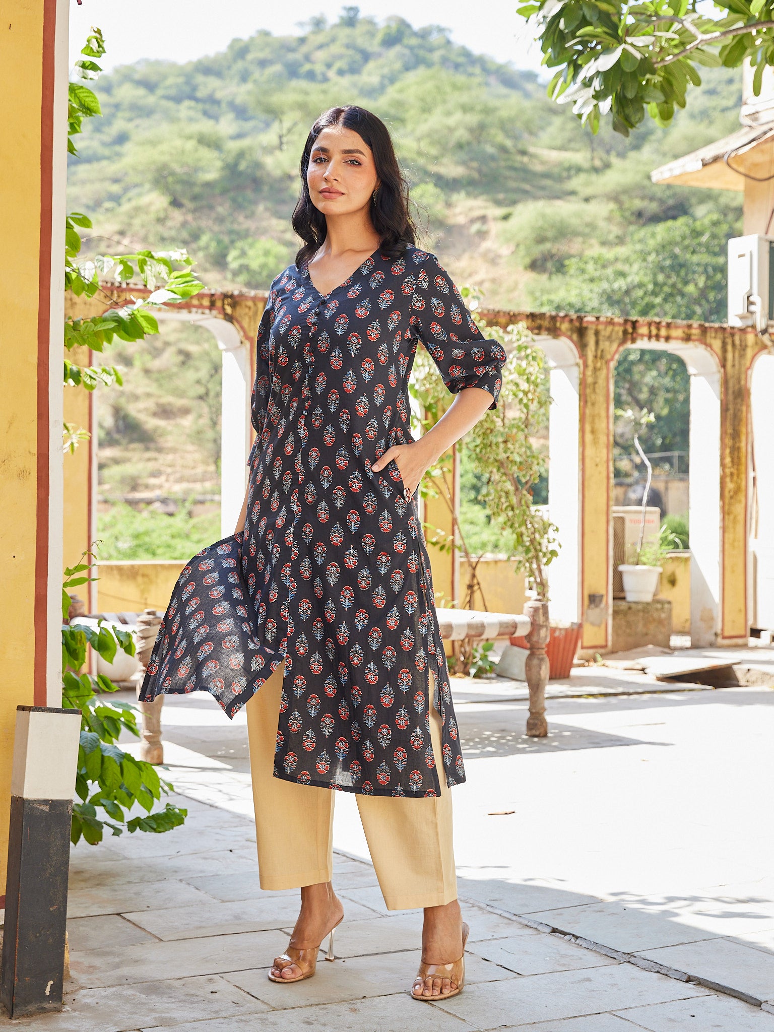 Cotton Women's Black-Red Floral Long Kurti