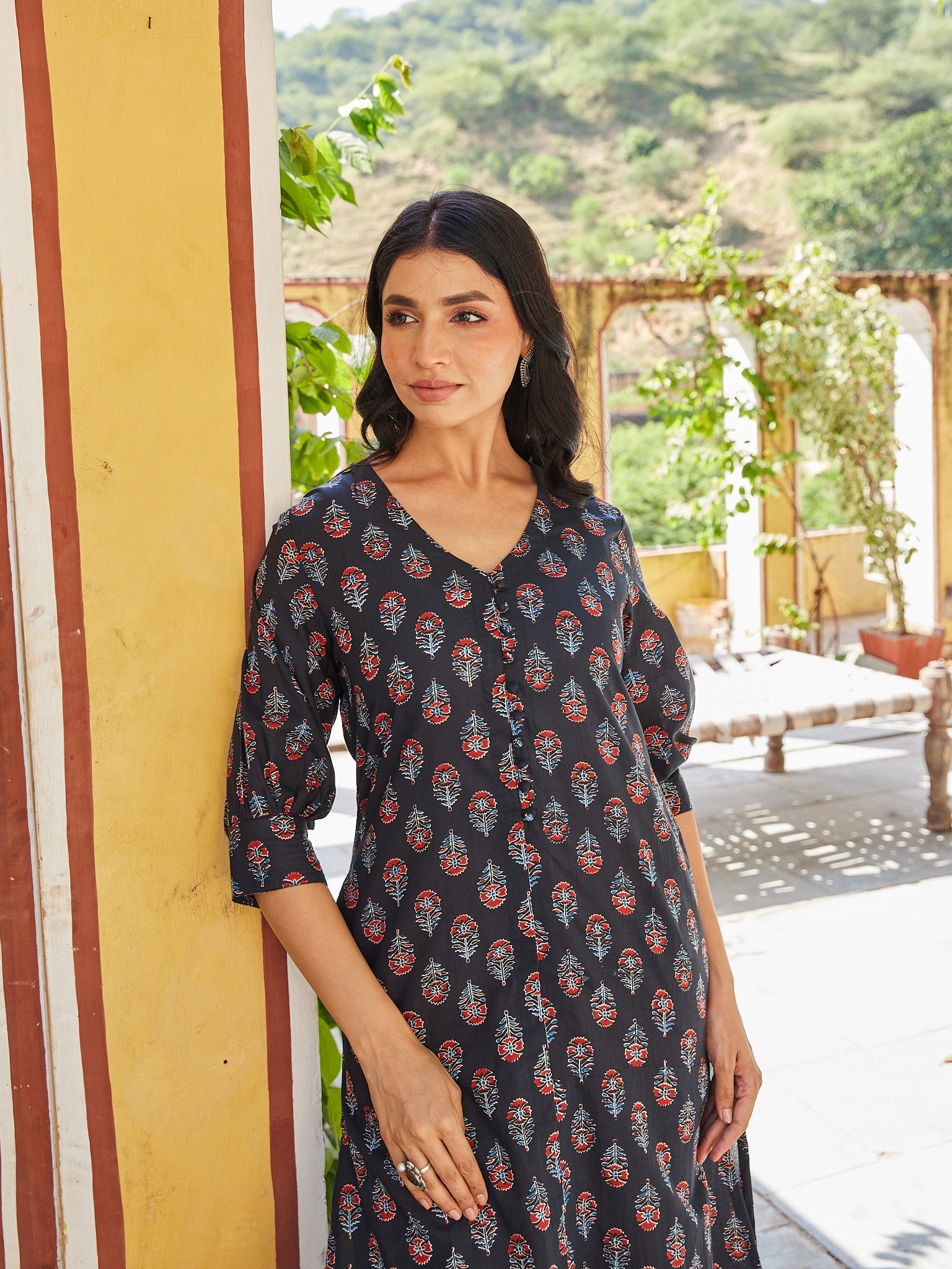 Cotton Women's Black-Red Floral Long Kurti