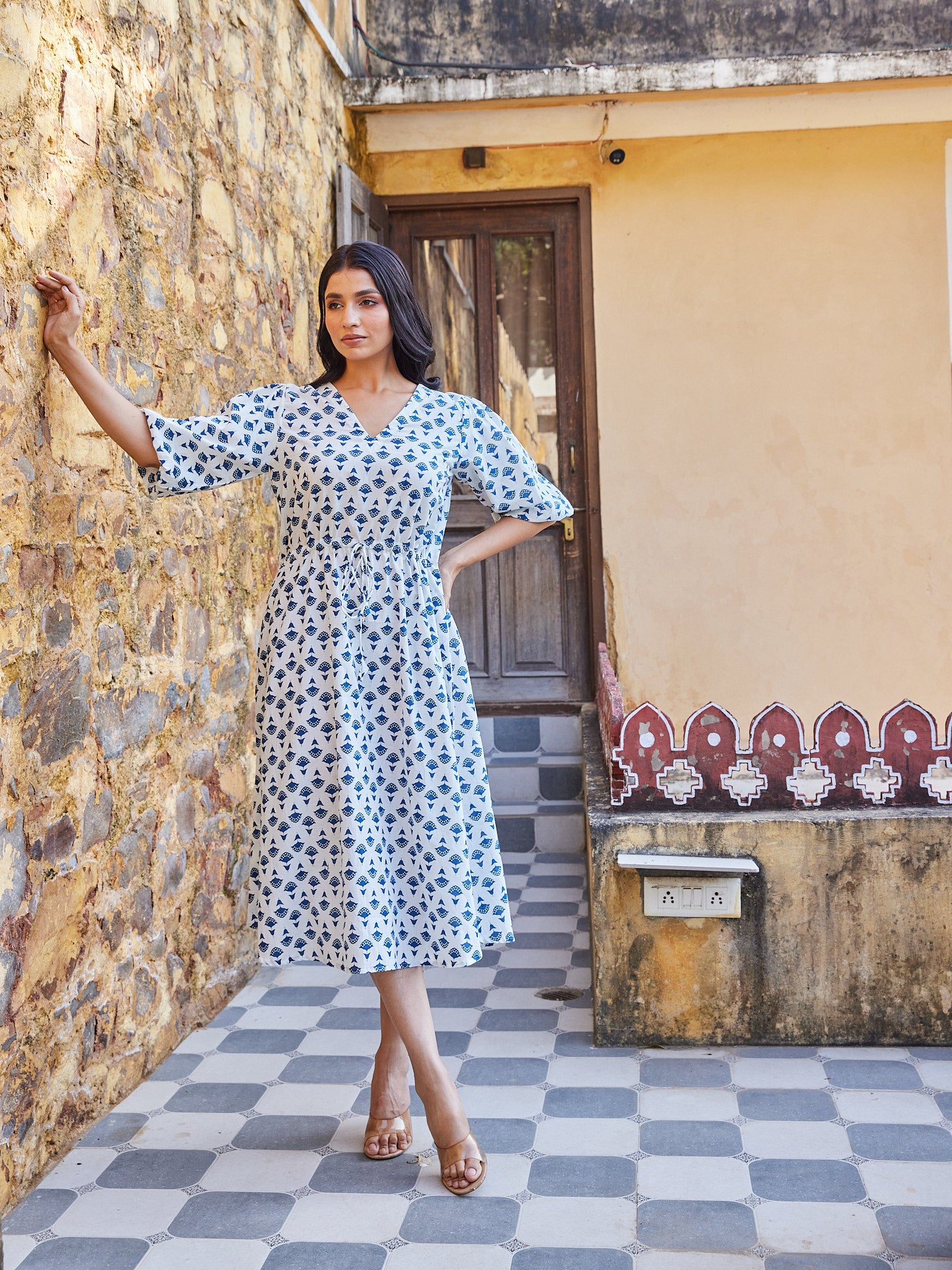 Cotton Women's Blue-White Floral Long kurti