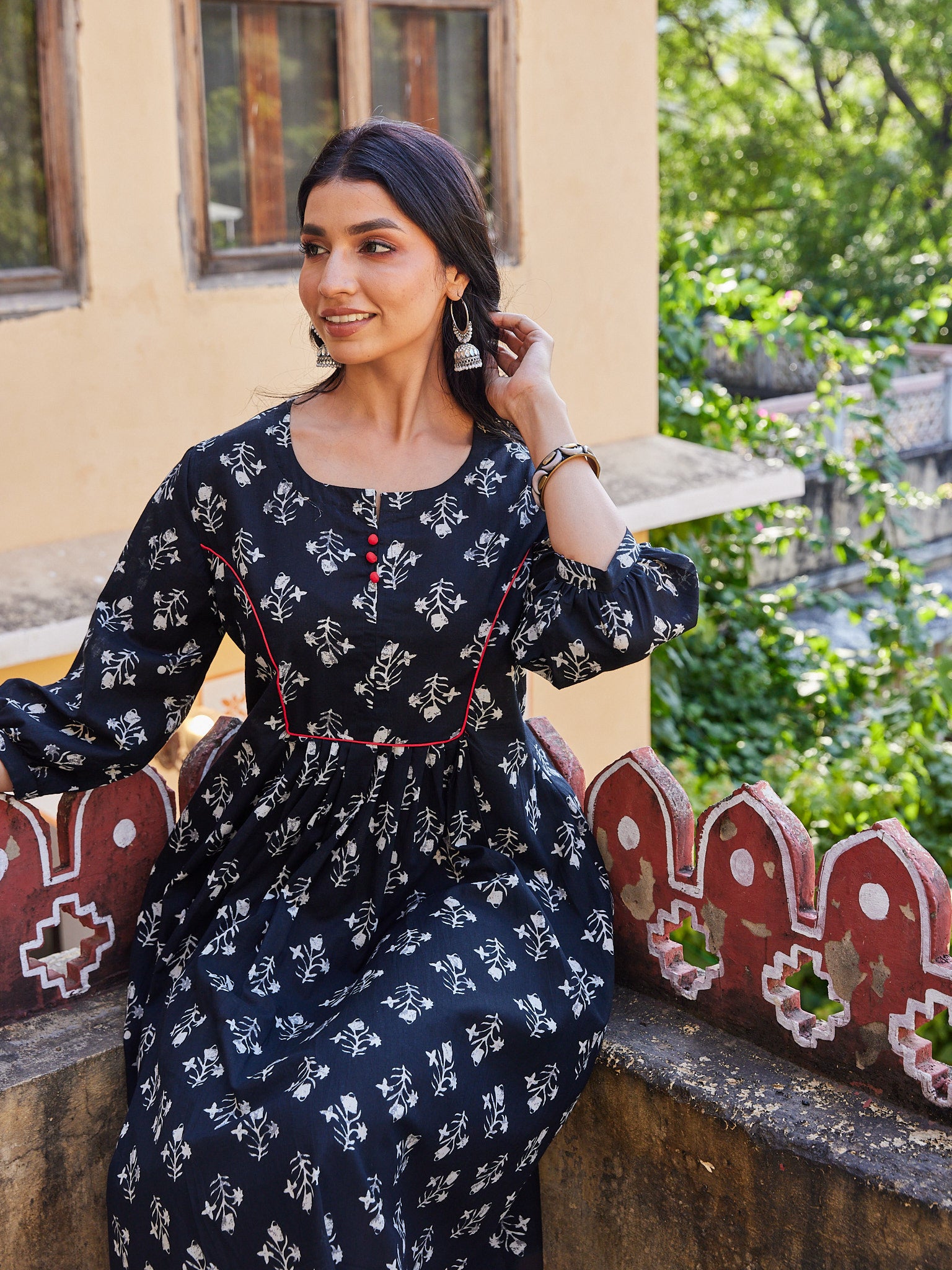 Cotton Women's Black-White Floral Long Kurti