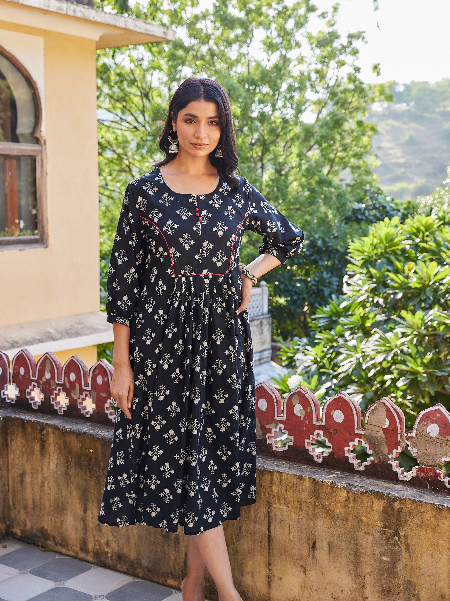 Cotton Women's Black-White Floral Long Kurti