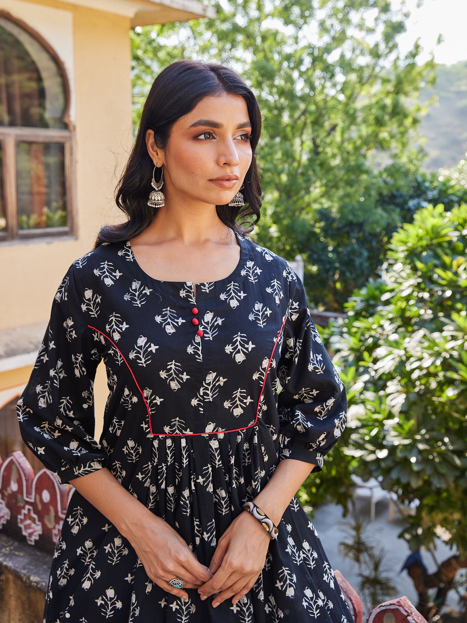Cotton Women's Black-White Floral Long Kurti