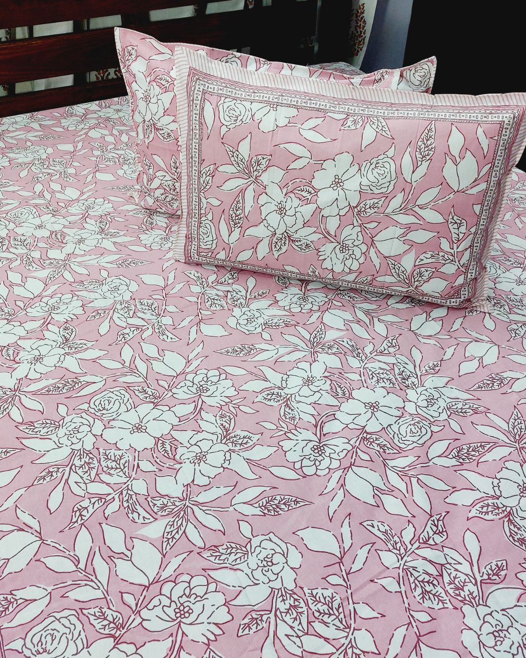 Cotton Light Pink White Floral Queen Size Bedsheet
