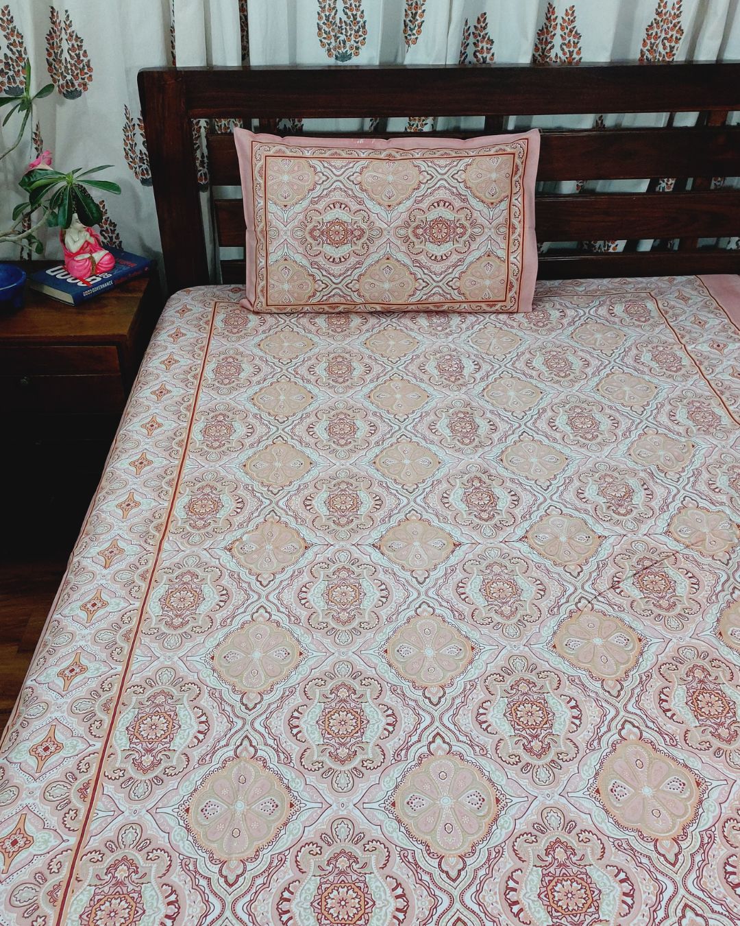 Cotton Pink-Brown Geometric Single Bed Bedsheet