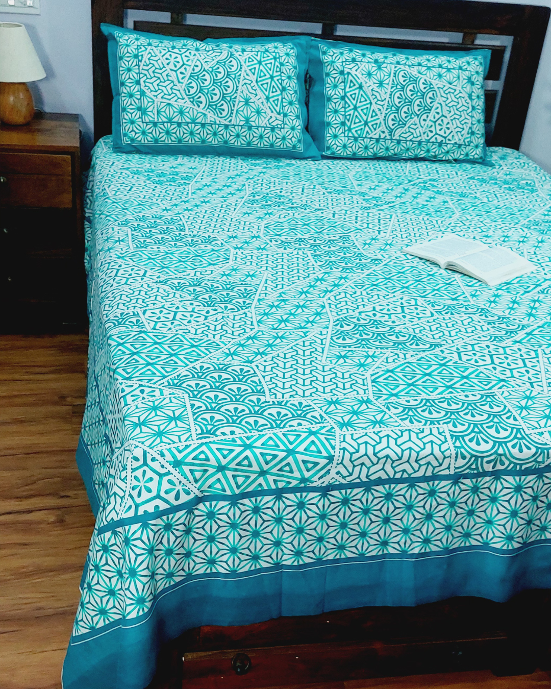Cotton Green Zometric Print  King Size Bedsheet