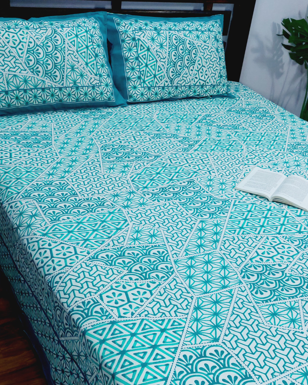 Cotton Green Zometric Print  King Size Bedsheet