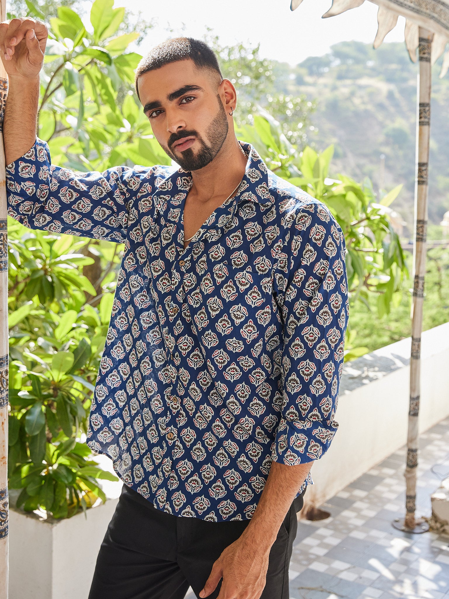 Cotton Men's Blue-White Floral Full Sleeves Shirt