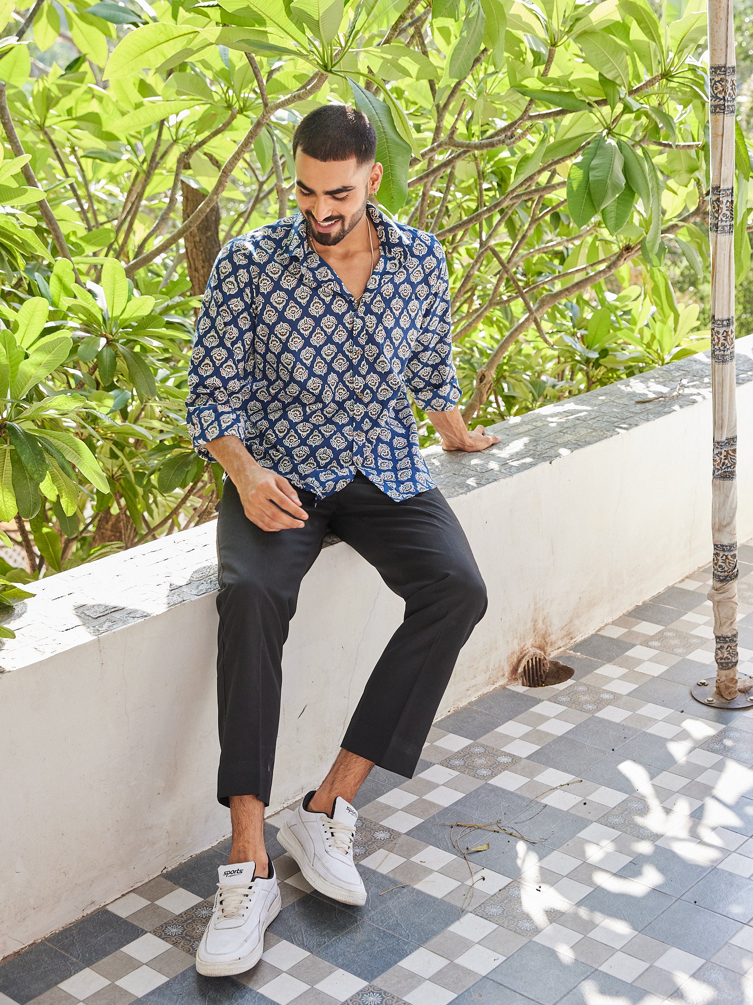 Cotton Men's Blue-White Floral Full Sleeves Shirt