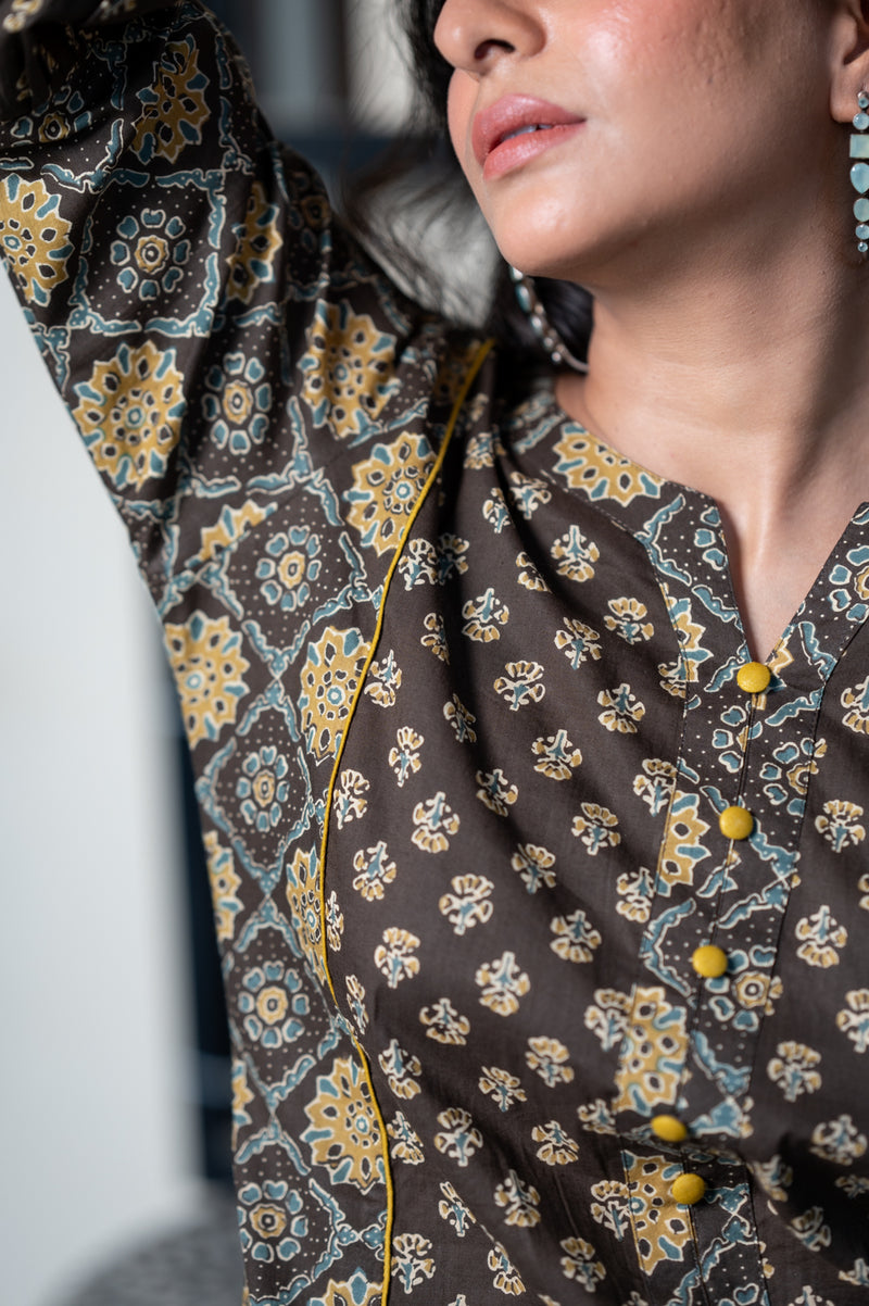 Brown Booti Kurta and Pant Set 3