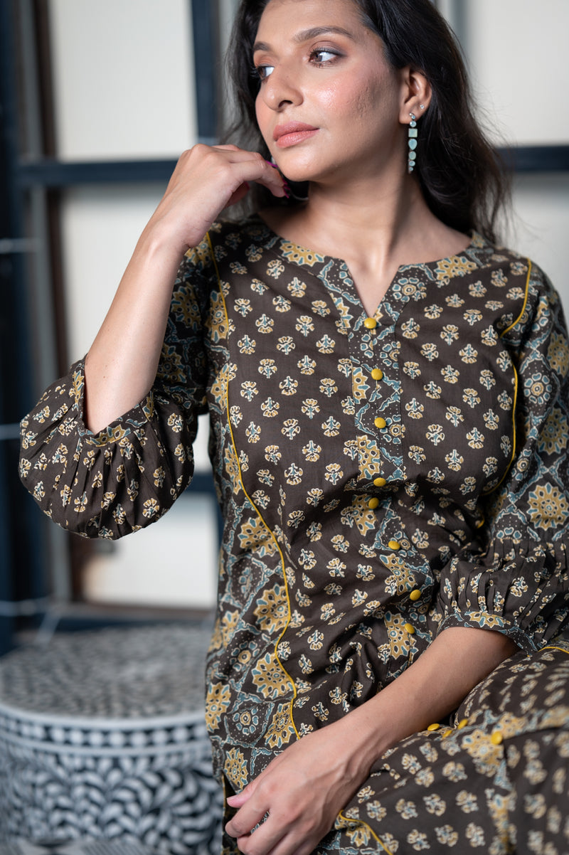 Brown Booti Kurta and Pant Set 2