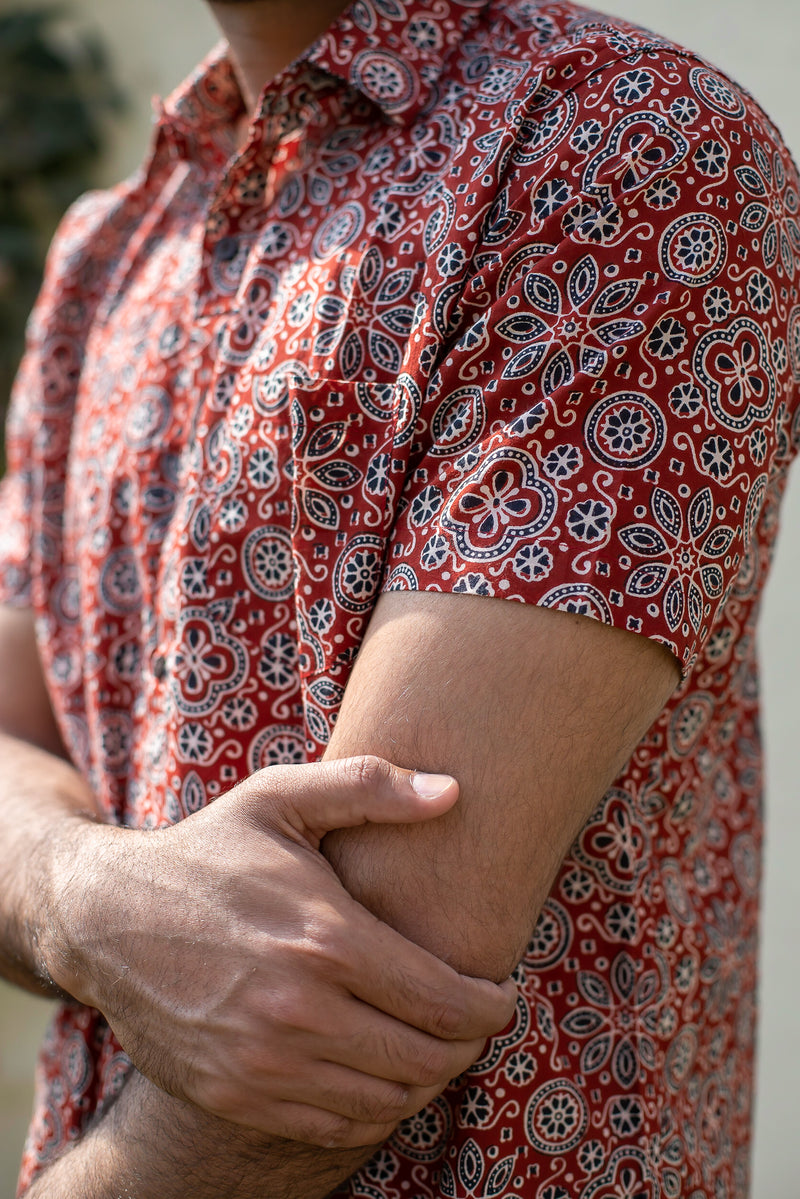 Red Cotton Men's Shirt with Black Geometric Print 3