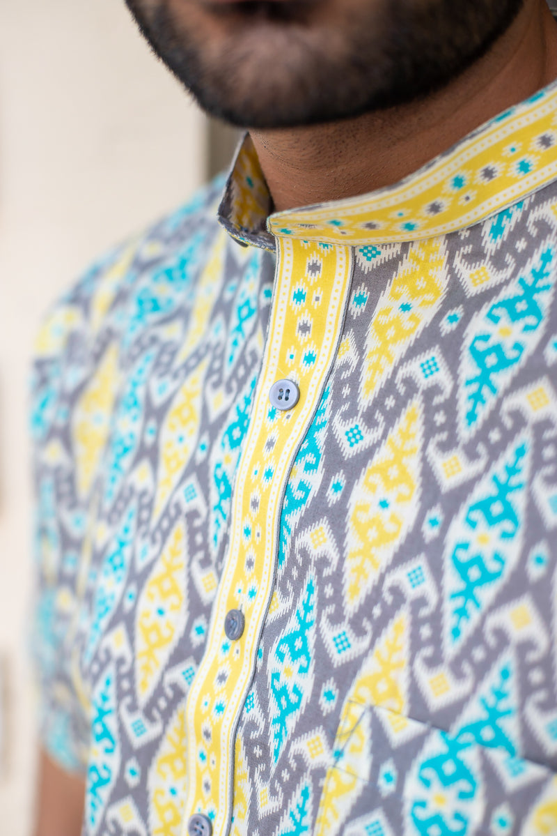 Grey Cotton Men's Shirt with Yellow and Blue Geometric Print 2