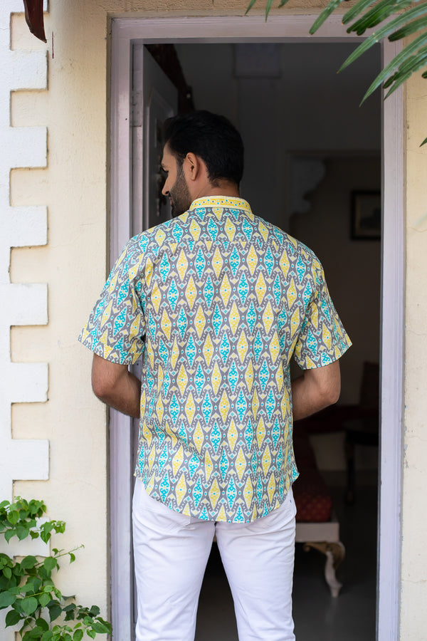 Grey Cotton Men's Shirt with Yellow and Blue Geometric Print 1